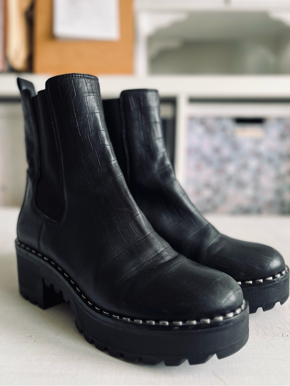 [Vince Camuto] Madisha Croc Leather Shiny Hardware Lug Sole Chelsea Boot